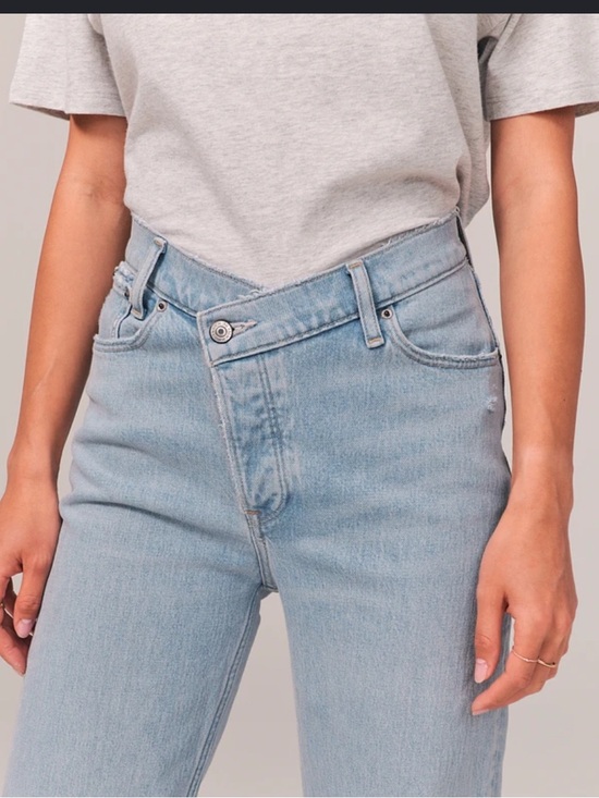 Abercrombie & Fitch Denim - Abercrombie & Fitch Light Blue Asymmetric Waist The Dad high Rise Jean 28/6 R